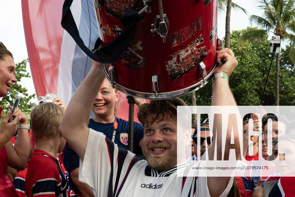 Norwegian fans perform their famous Viking Row in Miami Beach MIAMI BEACH, FLORIDA, UNITED STATES - JULY 10: One of the organizers carry the drum that will be used to set the rhythm for their now-famous Viking Row during the 2026 FIFA World Cup, WM, Weltmeisterschaft, Fussball celebrations in Miami Beach, Florida, on July 10, 2026. Jesus Olarte Anadolu Miami World. Editorial use only. Please get in touch for any other usage.