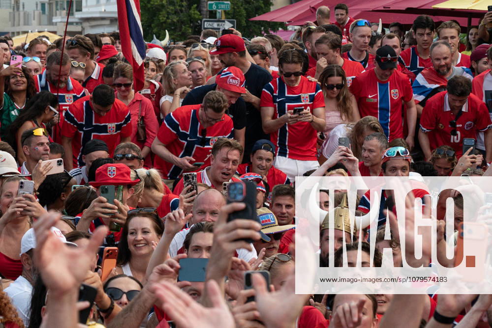 Norwegian fans perform their famous Viking Row in Miami Beach MIAMI BEACH, FLORIDA, UNITED STATES - JULY 10: Hundreds of fans sit down and take their places to perform their now-famous Viking Row during the 2026 FIFA World Cup, WM, Weltmeisterschaft, Fussball celebrations in Miami Beach, Florida, on July 10, 2026. Jesus Olarte Anadolu Miami World. Editorial use only. Please get in touch for any other usage.