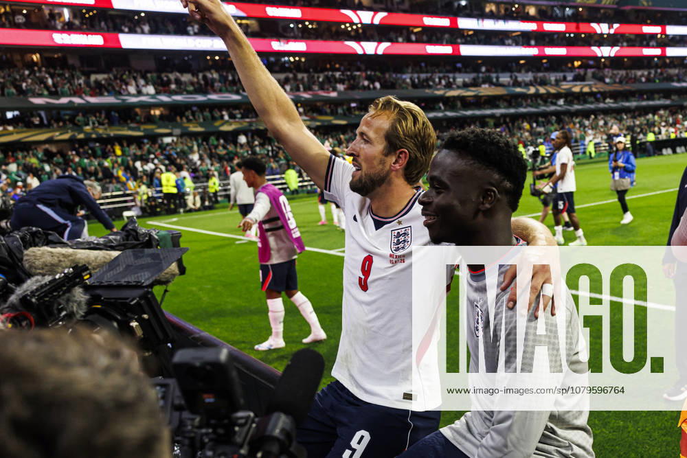 Mexico v England: Round Of 16 - FIFA World Cup, WM, Weltmeisterschaft, Fussball 2026 Mexico City, Mexico - July 5: Harry Kane (L) and Bukayo Saka of England (R) celebrate after winning the FIFA World Cup 2026 Round Of 16 match between Mexico and England at Mexico City Stadium on July 5, 2026 in Mexico City, Mexico Mexico City Mexico City Stadium Mexico Mexico