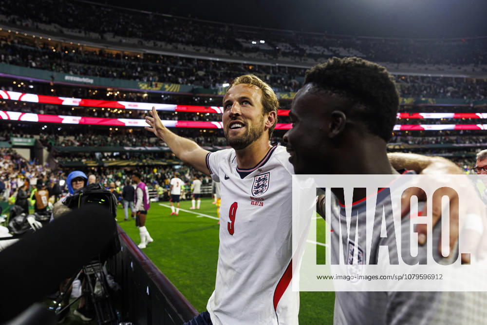 Mexico v England: Round Of 16 - FIFA World Cup, WM, Weltmeisterschaft, Fussball 2026 Mexico City, Mexico - July 5: Harry Kane (L) and Bukayo Saka of England (R) celebrate after winning the FIFA World Cup 2026 Round Of 16 match between Mexico and England at Mexico City Stadium on July 5, 2026 in Mexico City, Mexico Mexico City Mexico City Stadium Mexico Mexico