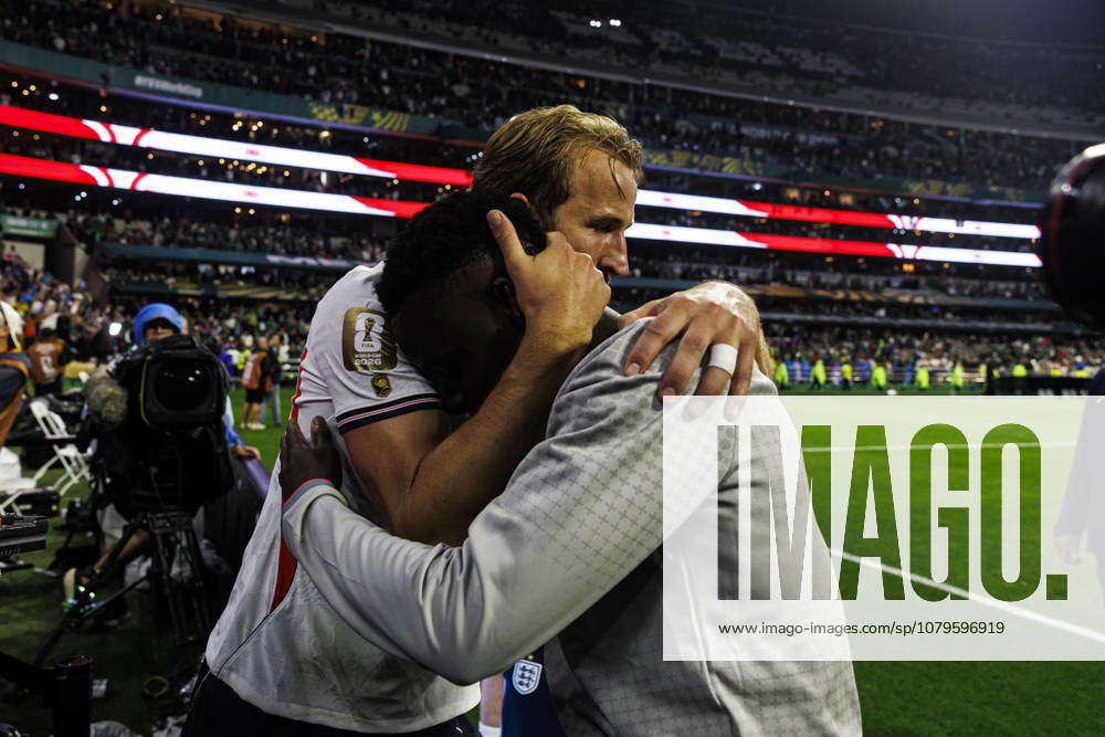 Mexico v England: Round Of 16 - FIFA World Cup, WM, Weltmeisterschaft, Fussball 2026 Mexico City, Mexico - July 5: Harry Kane (L) and Bukayo Saka of England (R) celebrate after winning the FIFA World Cup 2026 Round Of 16 match between Mexico and England at Mexico City Stadium on July 5, 2026 in Mexico City, Mexico Mexico City Mexico City Stadium Mexico Mexico