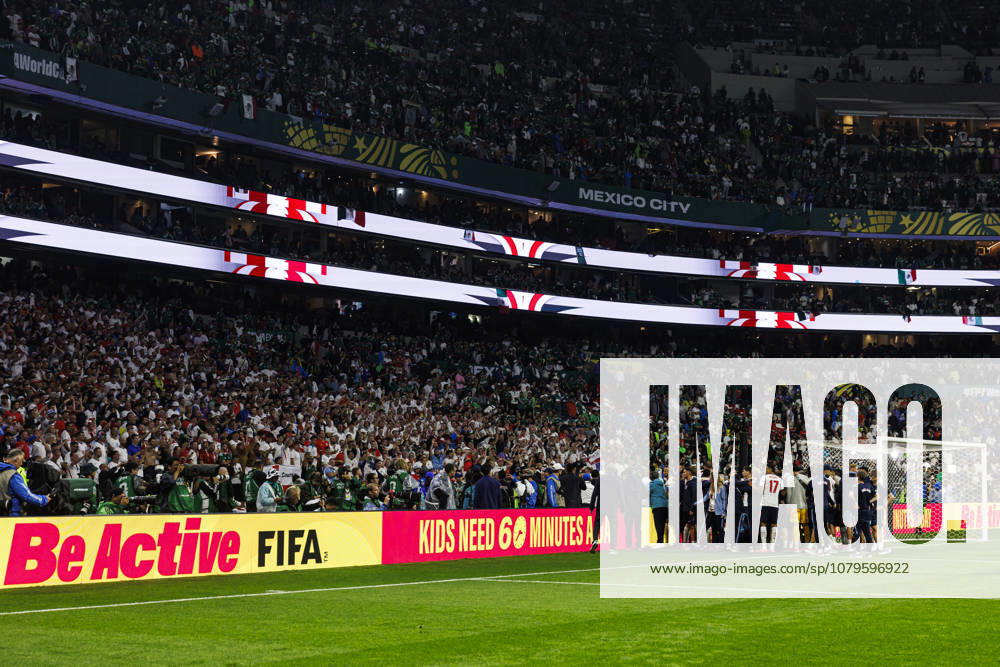 Mexico v England: Round Of 16 - FIFA World Cup, WM, Weltmeisterschaft, Fussball 2026 Mexico City, Mexico - July 5: England players shield their teammate Jordan Henderson of England (not in the image) as fans celebrate after winning the FIFA World Cup 2026 Round Of 16 match between Mexico and England at Mexico City Stadium on July 5, 2026 in Mexico City, Mexico Mexico City Mexico City Stadium Mexico Mexico