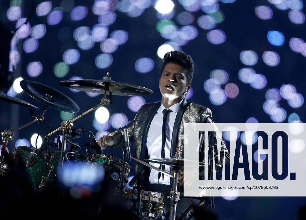 USA AMERICAN FOOTBALL SUPER BOWL Super Bowl XLVIII Denver Broncos against the Seattle Seahawks epa04053099 US Singer Bruno Mars performs during the halftime show of Super Bowl XLVIII at the MetLife Stadium in East Rutherford, New Jersey, USA, 02 February 2014. EAST RUTHERFORD United States