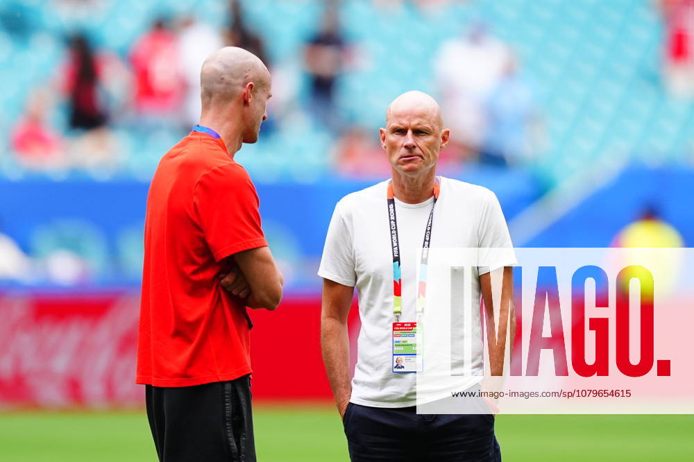 Norway v England - FIFA World Cup, WM, Weltmeisterschaft, Fussball 2026 - Quarter Final MIAMI GARDENS, FLORIDA - JULY 11: Members of Norway’s coaching staff talk on the field before the 2026 FIFA World Cup quarterfinal match between Norway and England at Miami Stadium in Miami Gardens, Florida, United States, on July 11, 2026. Evrim Aydin Anadolu Florida United States. Editorial use only. Please get in touch for any other usage.