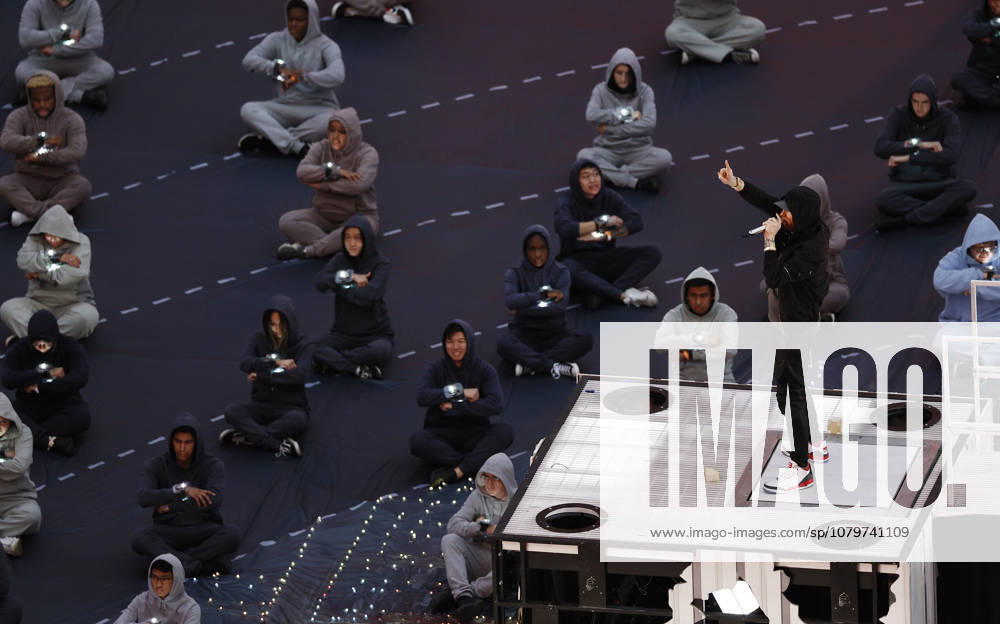 USA AMERICAN FOOTBALL SUPER BOWL LVI Los Angeles Rams at Cincinnati Bengals epa09754201 Eminem performs during the halftime show of Super Bowl LVI at SoFi Stadium in Inglewood, California, USA, 13 February 2022. The annual Super Bowl is the Championship game of the NFL, American Football Herren, USA between the AFC Champion and the NFC Champion and has been held every year since January of 1967. Inglewood United States