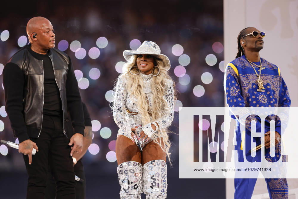 Epaselect USA AMERICAN FOOTBALL SUPER BOWL LVI Los Angeles Rams at Cincinnati Bengals epaselect epa09754348 (L-R) Dr. Dre, Mary J. Blige and Snoop Dogg during the halftime show of Super Bowl LVI at SoFi Stadium in Inglewood, California, USA, 13 February 2022. The annual Super Bowl is the Championship game of the NFL, American Football Herren, USA between the AFC Champion and the NFC Champion and has been held every year since January of 1967. Inglewood United States
