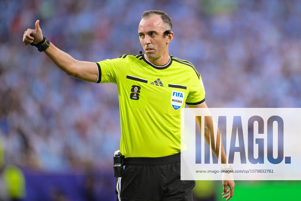 Soccer, 2026 World Cup, 20260711, Argentina vs. Switzerland. Pictured: Referee Joao PINHEIRO of Portugal giving a thumbs-up. Portrait, upper body, half-length shot, cropped single image. Kansas City, Kansas City Stadium, Missouri, United States of America
