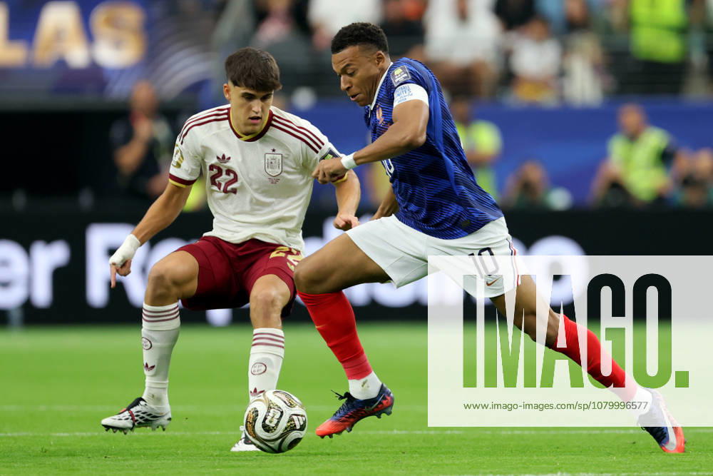 France v Spain: Semi Final - FIFA World Cup, WM, Weltmeisterschaft, Fussball 2026 Pau Cubarsi of Spain and Kylian Mbappe of France challenge during the FIFA World Cup 2026 Semi Final match between France and Spain at Dallas Stadium on July 14, 2026 in Arlington, United States. Arlington Dallas Stadium TX United States