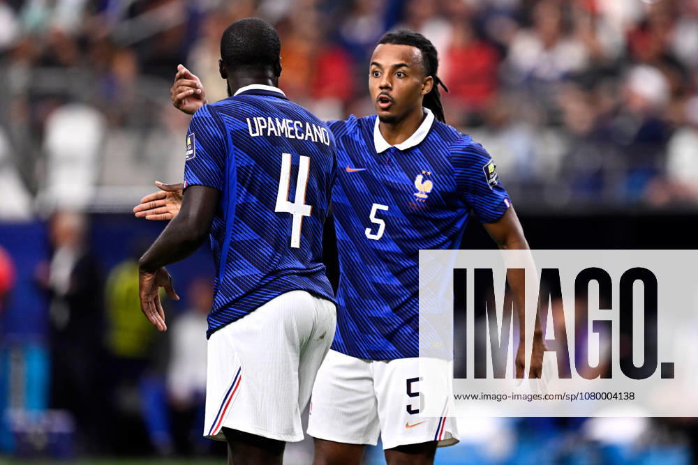 2026-07-14 France v Spain - Semi Final - FIFA World Cup, WM, Weltmeisterschaft, Fussball 2026 ARLINGTON, UNITED STATES - JULY 14: Dayot Upamecano of France, Jules Kounde of France during the Semi Final - FIFA World Cup 2026 match between France and Spain at Dallas Stadium on July 14, 2026 in Arlington, Texas. (Photo by Pablo Morano BSR Agency) Arlington United States Content not available for redistribution in The Netherlands directly or indirectly through any third parties.