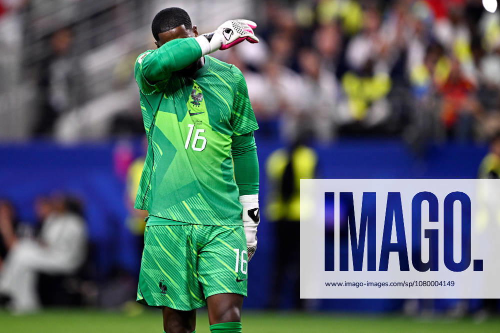 2026-07-14 France v Spain - Semi Final - FIFA World Cup, WM, Weltmeisterschaft, Fussball 2026 ARLINGTON, UNITED STATES - JULY 14: Mike Maignan of France looks dejected during the Semi Final - FIFA World Cup 2026 match between France and Spain at Dallas Stadium on July 14, 2026 in Arlington, Texas. (Photo by Pablo Morano BSR Agency) Arlington United States Content not available for redistribution in The Netherlands directly or indirectly through any third parties.