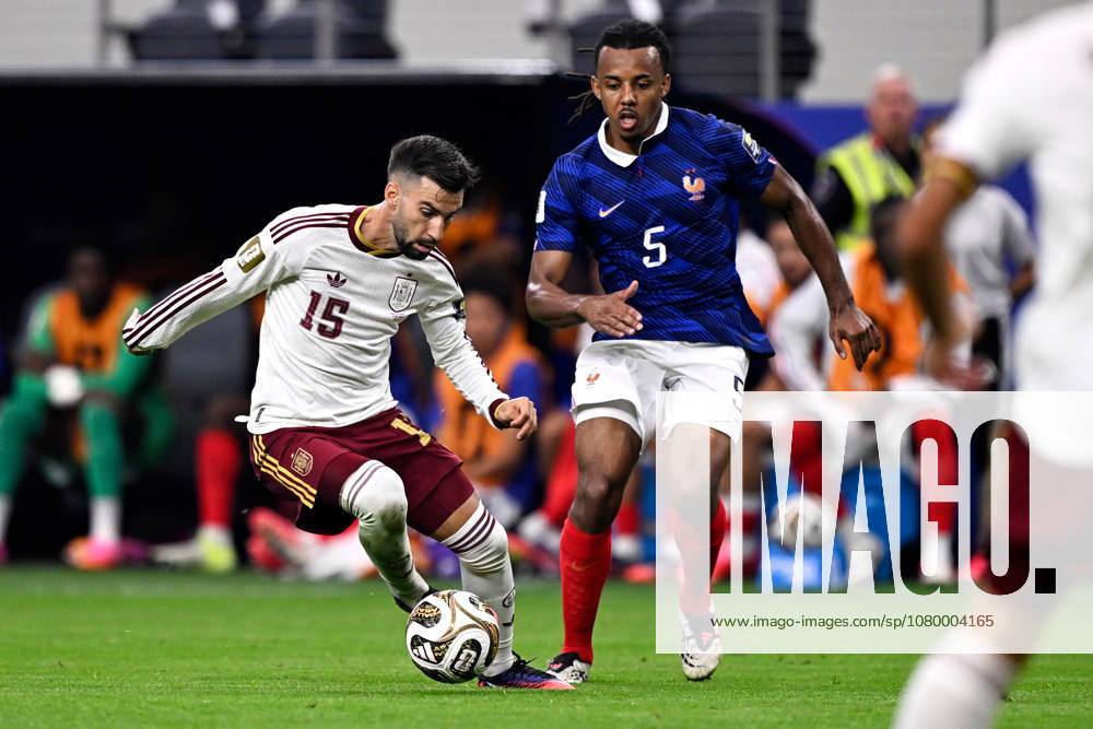 2026-07-14 France v Spain - Semi Final - FIFA World Cup, WM, Weltmeisterschaft, Fussball 2026 ARLINGTON, UNITED STATES - JULY 14: Alex Baena of Spain, Jules Kounde of France during the Semi Final - FIFA World Cup 2026 match between France and Spain at Dallas Stadium on July 14, 2026 in Arlington, Texas. (Photo by Pablo Morano BSR Agency) Arlington United States Content not available for redistribution in The Netherlands directly or indirectly through any third parties.