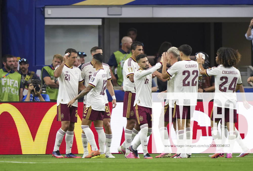(260715) -- DALLAS, July 15, 2026 -- Players of Spain celebrate a goal during the semifinal match between France and Spain at the 2026 FIFA World Cup, WM, Weltmeisterschaft, Fussball at Dallas Stadium in Dallas, the United States, July 14, 2026. ) (SP)U.S.-DALLAS-FOOTBALL-FIFA WORLD CUP-SEMIFINAL-FRA VS ESP HuangxZongzhi