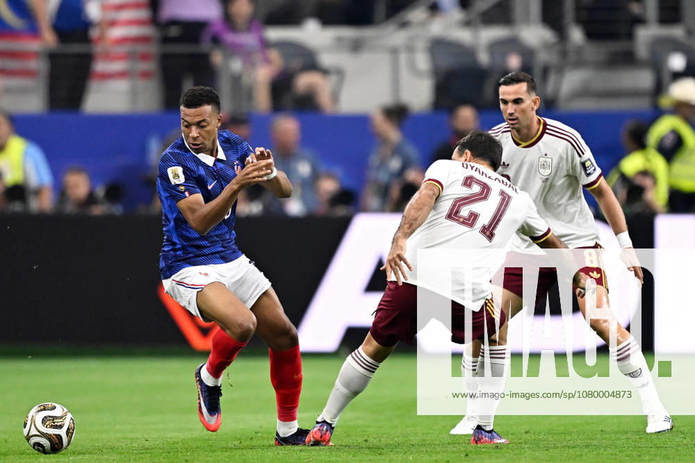 2026-07-14 France v Spain - Semi Final - FIFA World Cup, WM, Weltmeisterschaft, Fussball 2026 ARLINGTON, UNITED STATES - JULY 14: Kylian Mbappe of France, Mikel Oyarzabal of Spain, Fabian Ruiz of Spain during the Semi Final - FIFA World Cup 2026 match between France and Spain at Dallas Stadium on July 14, 2026 in Arlington, Texas. (Photo by Pablo Morano BSR Agency) Arlington United States Content not available for redistribution in The Netherlands directly or indirectly through any third parties.