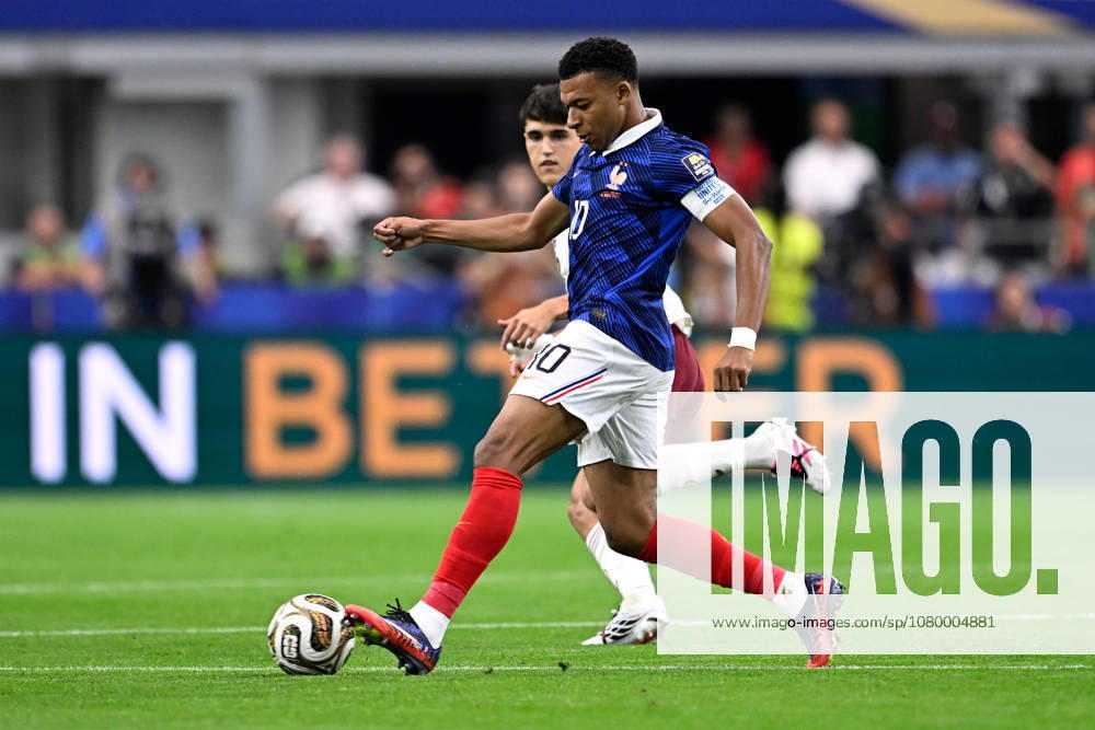 2026-07-14 France v Spain - Semi Final - FIFA World Cup, WM, Weltmeisterschaft, Fussball 2026 ARLINGTON, UNITED STATES - JULY 14: Pau Cubarsi of Spain, Kylian Mbappe of France during the Semi Final - FIFA World Cup 2026 match between France and Spain at Dallas Stadium on July 14, 2026 in Arlington, Texas. (Photo by Pablo Morano BSR Agency) Arlington United States Content not available for redistribution in The Netherlands directly or indirectly through any third parties.