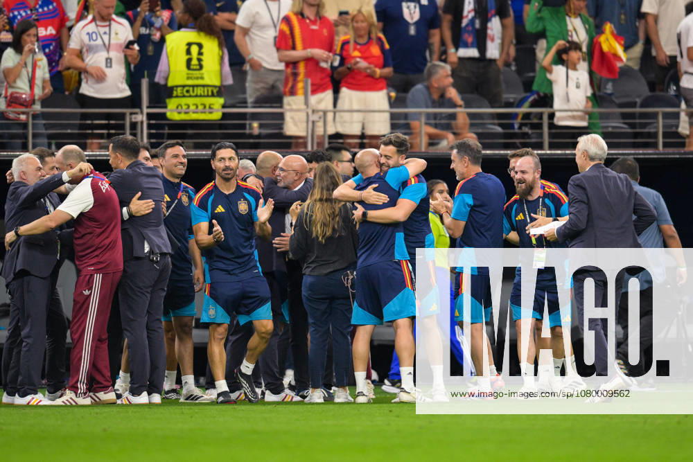 Soccer, 2026 World Cup, 20260714, France vs. Spain. Pictured: Celebrations on the Spanish bench, players bench, and substitutes bench at Dallas Stadium in Dallas, Texas, United States of America