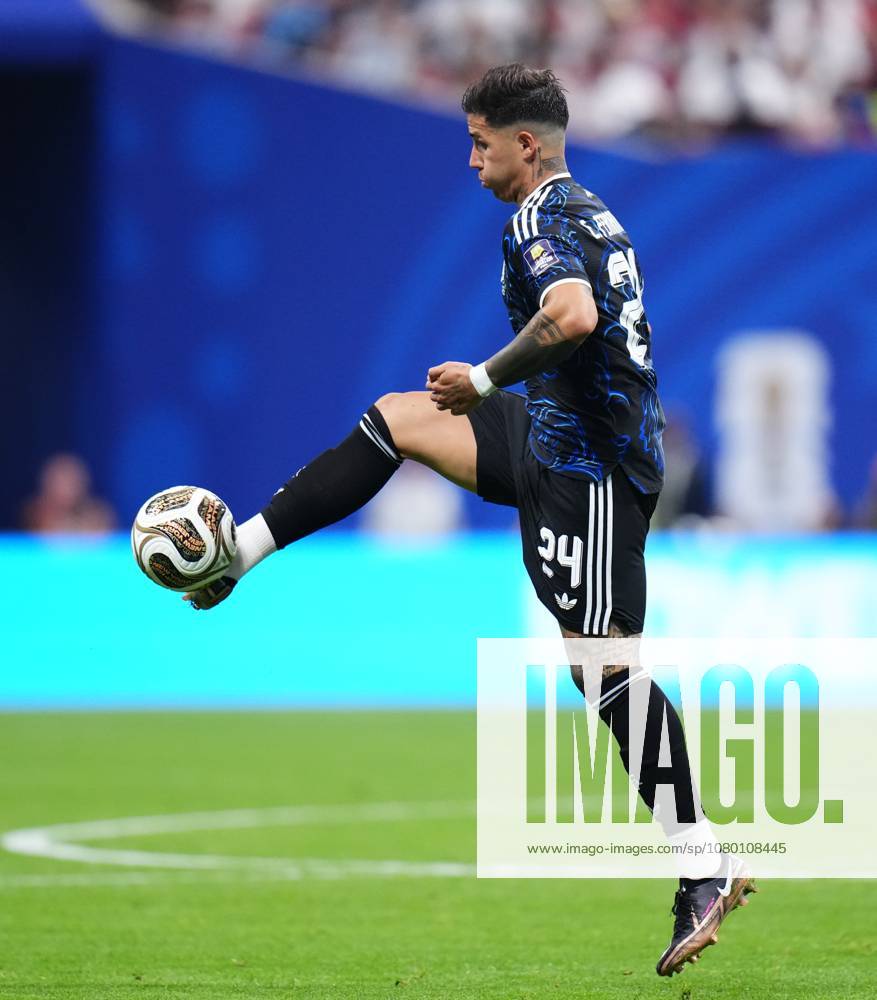 England v Argentina - FIFA World Cup, WM, Weltmeisterschaft, Fussball 2026 - Semi Finals ATLANTA, GEORGIA - JULY 15: Enzo Fernandez of Argentina plays the ball during the 2026 FIFA World Cup semifinal match between England and Argentina at Atlanta Stadium in Atlanta, Georgia, United States, on July 15, 2026. Jose Hernandez Anadolu Georgia United States. Editorial use only. Please get in touch for any other usage.