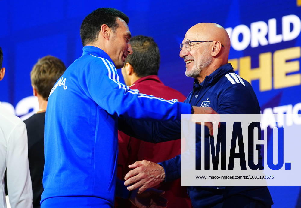 Spain v Argentina - FIFA World Cup, WM, Weltmeisterschaft, Fussball 2026 Final Press Conferences NEW YORK, UNITED STATES - JULY 17: Lionel Scaloni, Head Coach of Argentina, is embraced by Luis De La Fuente, Head Coach of Spain, as they speak on stage during a press conference, PK, Pressekonferenz ahead of the FIFA World Cup 2026 Final match between Spain and Argentina at Fanatics Fest at Javits Center in New York, United States on July 17, 2026. Evrim Aydin Anadolu New York United States. Editorial use only. Please get in touch for any other usage.
