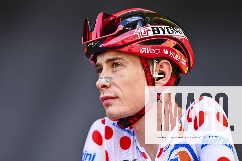 Tour de France 2026 Stage 14 LE MARKSTEIN, FRANCE - JULY 18 : Vingegaard Jonas (DEN) of Team Visma Lease a Bike on the podium before the start of race during stage 14 of the 113rd edition of Tour de France an UCI World Tour 2.UWT cycling road race stage for Men Elite of 155 km with start in Mulhouse and finish in Le Markstein on July 18, 2026 in Le Markstein, France, 18 07 2026 ( Motordriver Kurt Vandenborre - Le Markstein France
