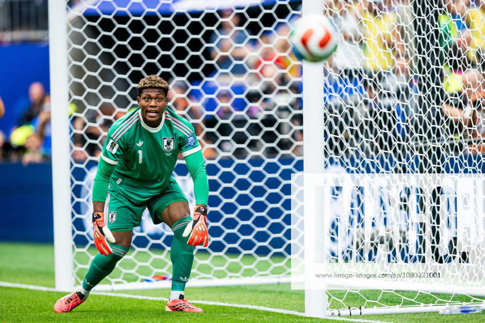 Japan goalkeeper ZION SUZUKI (1) watches the ball during a FIFA World Cup, WM, Weltmeisterschaft, Fussball round of 32 soccer match between Brazil and Japan at Houston Stadium. Houston USA - ZUMAh306 20260629_zsp_h306_026
