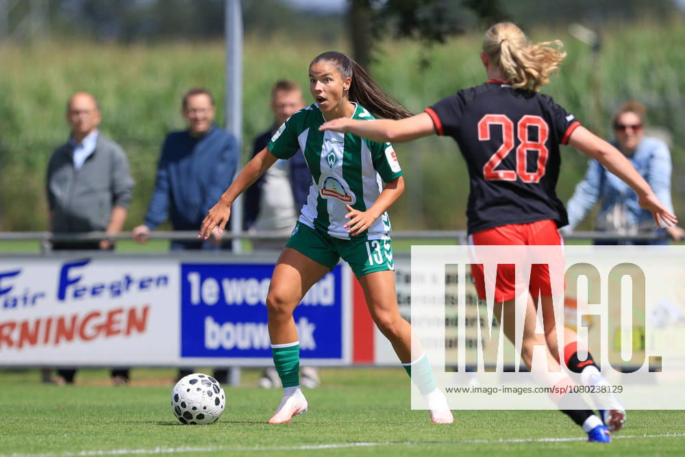 Luna Vanzeir, SV Werder Bremen, No. 13 with the ball, single frame, full body, action, game scene, July 19, 2026, Deurningen, Netherlands, soccer, women s friendly, FC Twente Enschede vs. SV Werder Bremen
