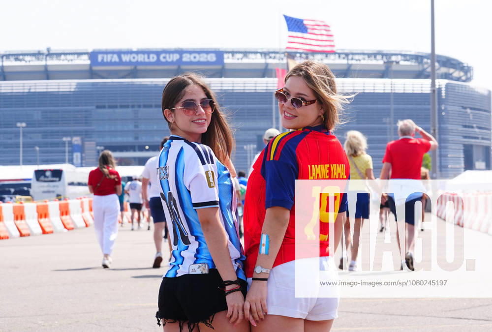 Spain v Argentina - FIFA World Cup, WM, Weltmeisterschaft, Fussball 2026 - Final NEW JERSEY, UNITED STATES - JULY 19: Fans gather prior the FIFA World Cup 2026 Final match between Spain and Argentina at New Jersey Stadium (MetLife Stadium) in East Rutherford, New Jersey, USA, on July 19, 2026. Evrim Aydin Anadolu New Jersey United States. Editorial use only. Please get in touch for any other usage.