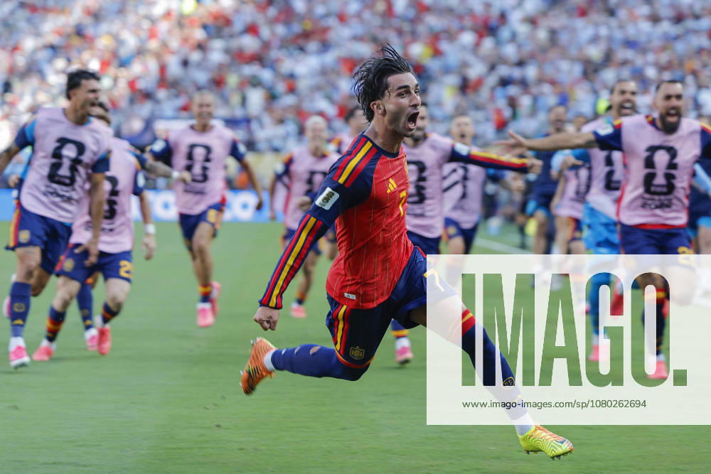 KW29 Ferran Torres of Spain celebrates after scoring during the FIFA World Cup, WM, Weltmeisterschaft, Fussball 2026 final match between Spain and Argentina at MetLife stadium in East Rutherford, NJ, USA, 19 July 2026. FIFA World Cup 2026 - Spain vs. Argentina !ACHTUNG: NUR REDAKTIONELLE NUTZUNG!