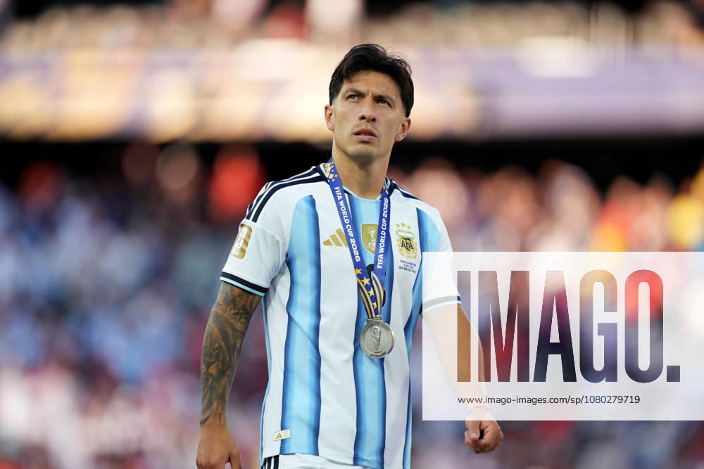 2026-07-19 Spain v Argentina - Final - FIFA World Cup, WM, Weltmeisterschaft, Fussball 2026 EAST RUTHERFORD, UNITED STATES - JULY 19: Lisandro Martinez of Argentina wearing the second place medal after the Final - FIFA World Cup 2026 match between Spain and Argentina at New York New Jersey Stadium on July 19, 2026 in East Rutherford, New Jersey. (Photo by Pablo Morano BSR Agency) East Rutherford United States Content not available for redistribution in The Netherlands directly or indirectly through any third parties.