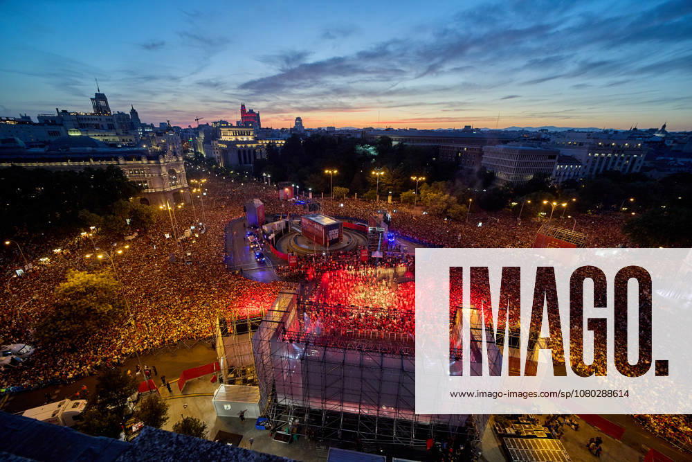 Spain celebrate 2026 FIFA World Cup, WM, Weltmeisterschaft, Fussball triumph in Madrid MADRID, SPAIN - JULY 20: An aerial view of fans of the Spanish national football team gather around the main stage at the Cibeles Fountain (Fuente de Cibeles) to celebrate their team s 1-0 extra-time victory over Argentina in the 2026 FIFA World Cup final in Madrid, Spain, on July 20, 2026. Thousands of supporters filled the city center as Spain celebrated winning its second FIFA World Cup title. Ruben Albarran Anadolu Madrid Spain. Editorial use only. Please get in touch for any other usage.