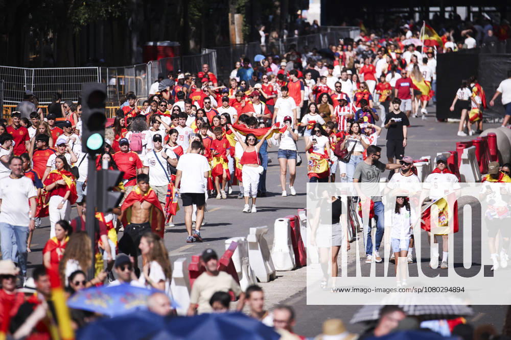 ESP Spain Celebrates 2026 World Cup Champions Fans gather at Plaza de Cibeles in Madrid to celebrate with their teammates after winning the World Cup Madrid, Spain