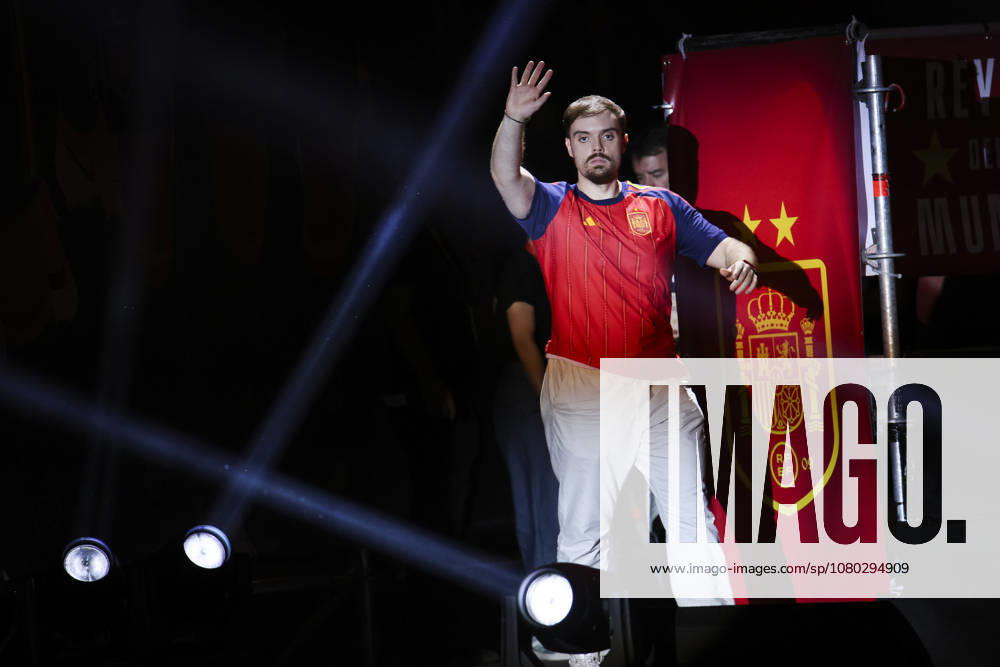 ESP Spain celebrates the 2026 World Cup Champions. Ibai Llanos takes the stage at Plaza de Cibeles in Madrid, celebrating with his teammates after winning the World Cup. Madrid, Spain
