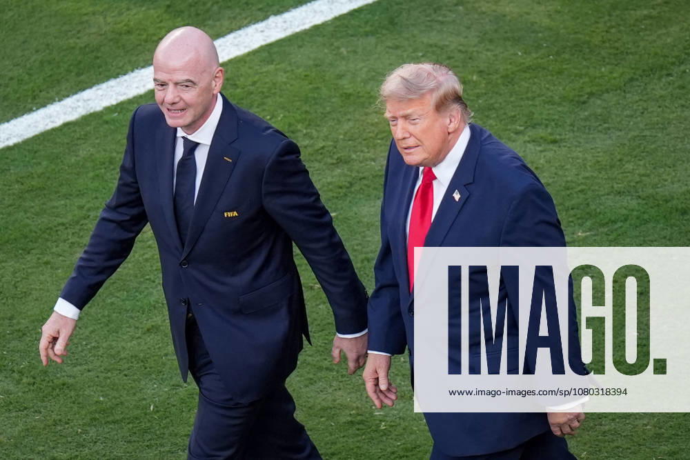 USA Soccer 2026 FIFA World Cup Final: Spain vs. Argentina at the New York-New Jersey Stadium in East Rutherford, New Jersey, USA Gianni Infantino, President of FIFA, the world soccer governing body, and Donald Trump, President of the United States of America, walk onto the field together at the 2026 FIFA World Cup. Overview, Celebrities, Politics, Sports Official, FIFA, soccer, stadium, final, 2026 FIFA World Cup, event