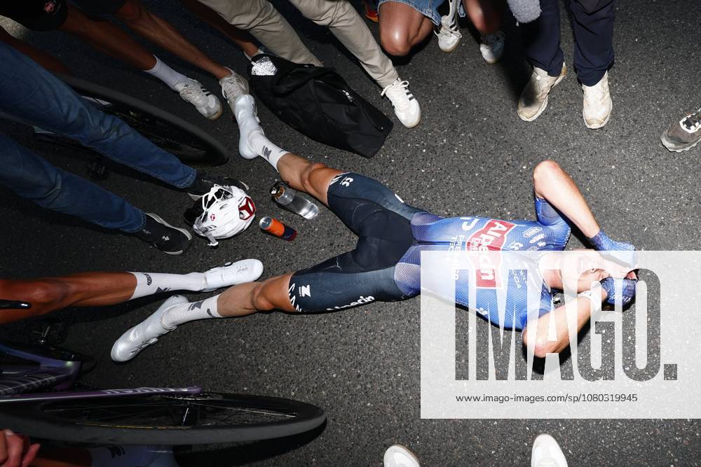 Tour de France 2026 Stage 17 VOIRON, FRANCE - JULY 22 : Philipsen Jasper (BEL) of Alpecin - Premier Tech celebrates the victory after stage 17 of the 113rd edition of Tour de France an UCI World Tour 2.UWT cycling road race stage for Men Elite of 175 km with start in Chambery and finish in Voiron on July 22, 2026 in Voiron, France, 22 07 2026 ( Motordriver Kurt Vandenborre - Voiron France
