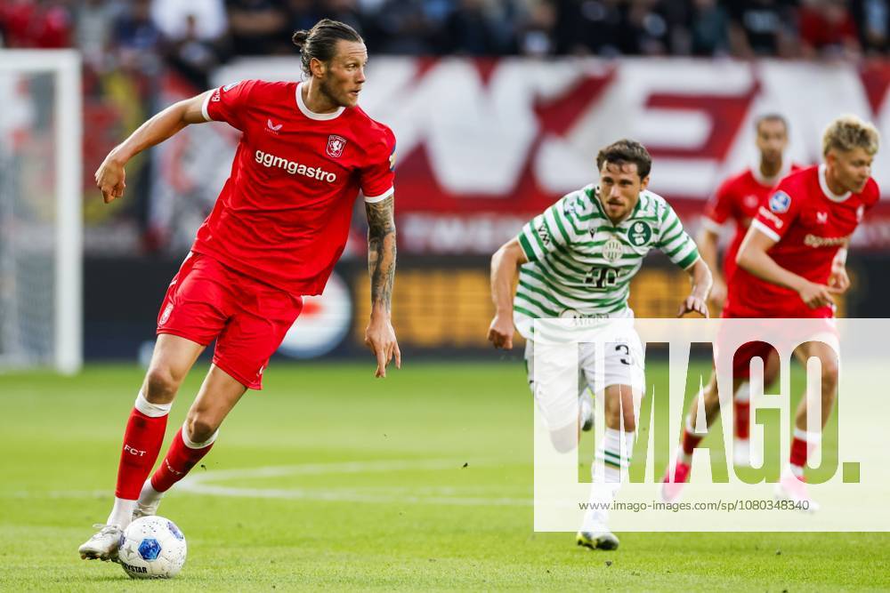 ENSCHEDE - Wout Weghorst of FC Twente during the UEFA Europa League Second Qualifying Round match between FC Twente and Ferencvaros at Stadion De Grolsch Veste on July 23, 2026 in Enschede, the Netherlands. PIETER STAM DE JONGE ANP UEFA Europa League - Second qualifying round 1st leg 2026-2027 ANPxSportx IVx 564143533 originalFilename: 564143533