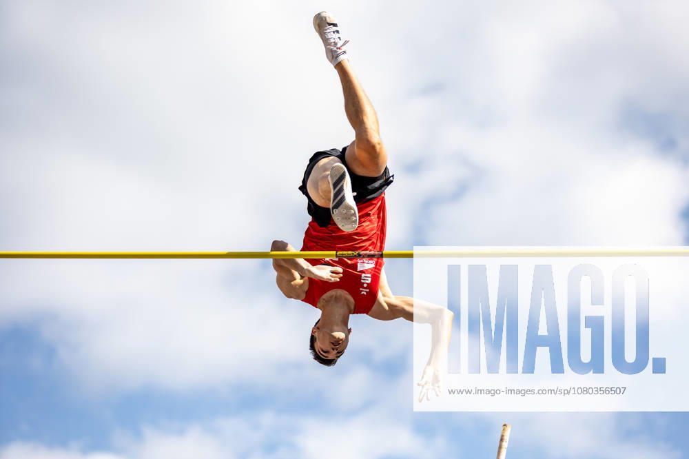 German Track and Field Championships – Men’s Pole Vault, Hanover, July 23, 2026: Gillian Ladwig of Schweriner SC performs a headstand in the pole vault at the German Track and Field Championships—Men’s Pole Vault on July 23, 2026, at Opernplatz in Hanover, Lower Saxony
