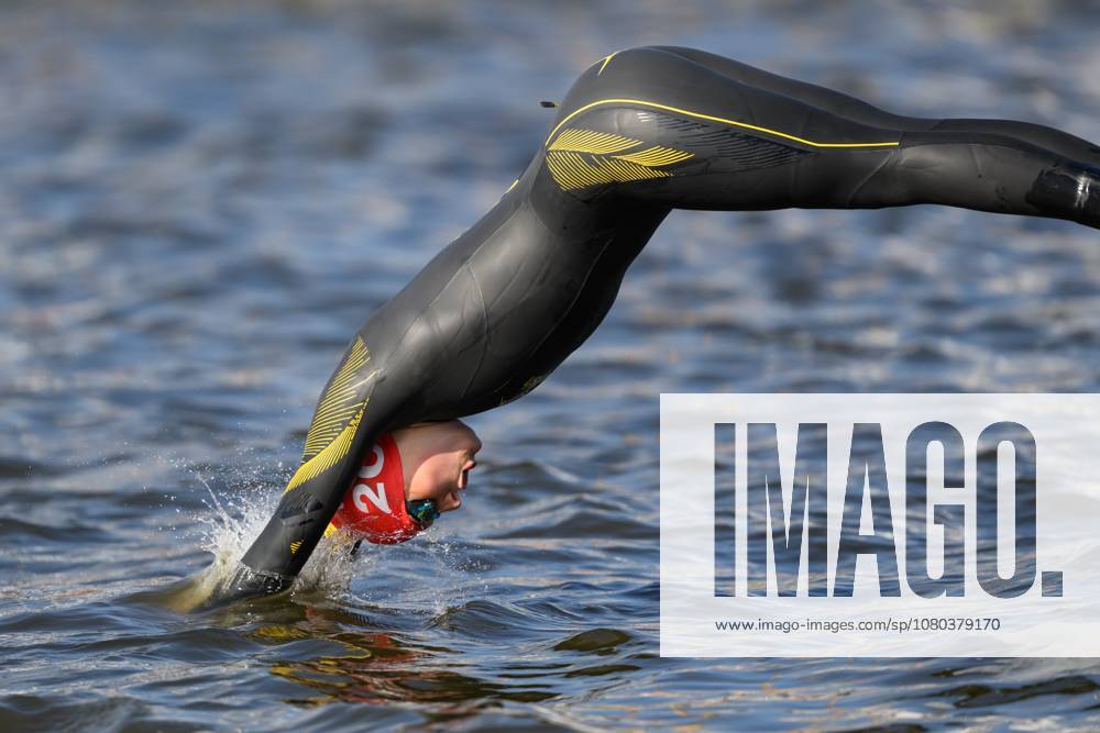 DTU German Triathlon Team Mixed Relay Championships as part of Die Finals Hannover: Mira Charlotte Radtke of Team Berlin dives into the Steinhuder Meer for the swim at the DTU German Triathlon Team Mixed Relay Championships as part of Die Finals Hannover, July 23, 2026. COPYRIGHT Petko Beier petkobeier, Steinhuder Meer, Germany