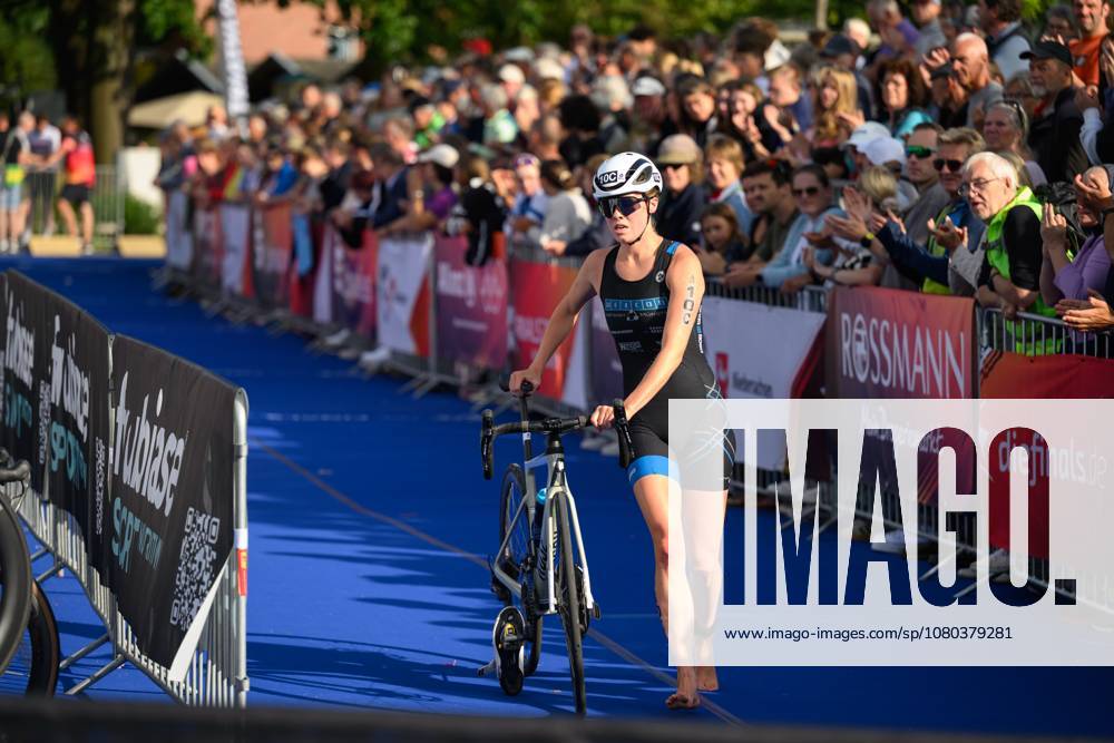 DTU German Triathlon Team Mixed Relay Championships as part of Die Finals Hannover Pauline Wattenberg WEICON Tri Finish Münster transitions from cycling to running at the DTU German Triathlon Team Mixed Relay Championships as part of Die Finals Hannover July 23, 2026 COPYRIGHT Petko Beier petkobeier.de, Steinhuder Meer, Germany