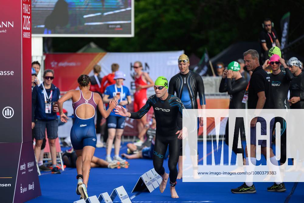 DTU German Triathlon Team Mixed Relay Championships as part of Die Finals Hannover: Lene Marlin Löwe of Tri Team Hamburg e.V. hands off to Daniel Hahn of Tri Team Hamburg e.V. at the DTU German Triathlon Team Mixed Relay Championships as part of Die Finals Hannover, July 23, 2026. COPYRIGHT Petko Beier petkobeier.de Steinhuder Meer, Germany