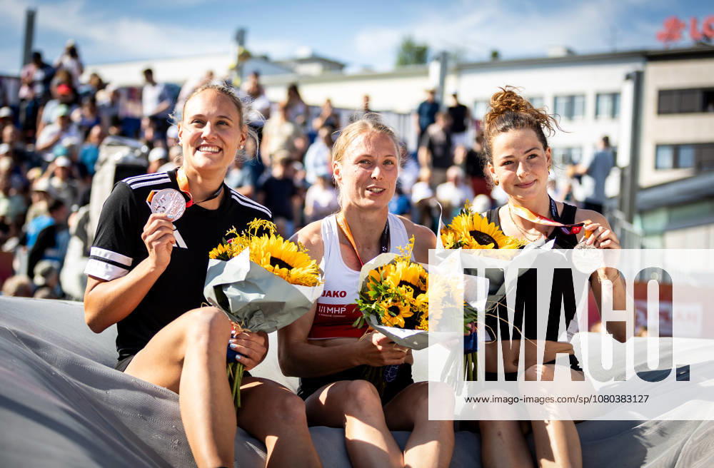 German Track and Field Championships—Women’s Pole Vault, Hanover, July 24, 2026. Beaming medalists in the women’s pole vault, from left: Sarah Franziska Vogel, Eintracht Frankfurt e.V., Anjuli Knäsche, VfB Stuttgart 1893, and Anna Hiesinger, LAZ Ludwigsburg. German Track and Field Championships, Women’s Pole Vault, on July 24, 2026, at Opernplatz in Hanover, Lower Saxony
