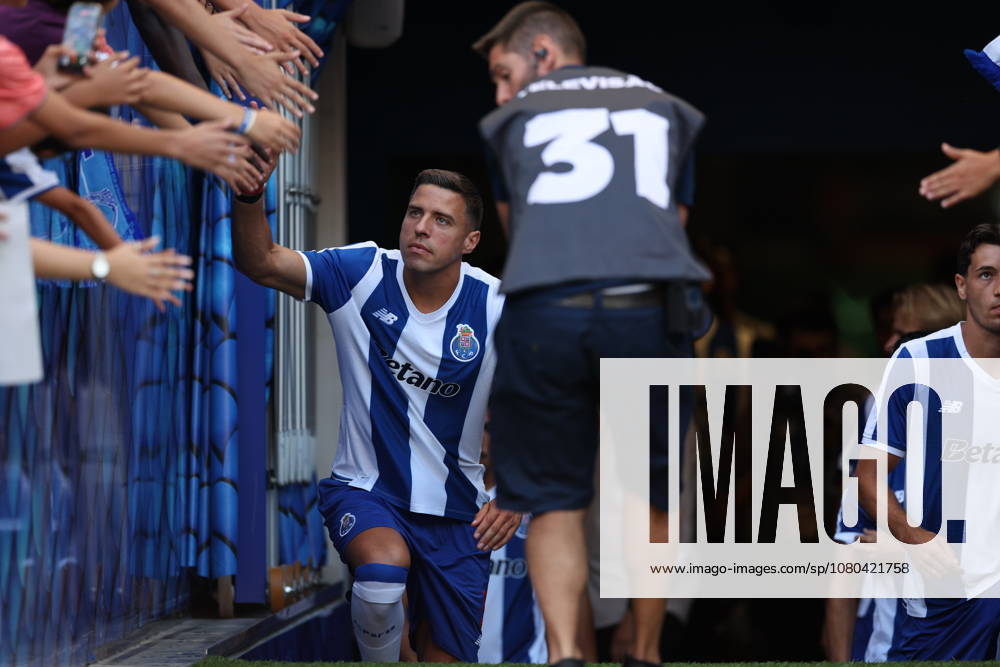 FC Porto v Aston Villa - Pre-Season Friendly Jan Bednarek of FC Porto in action during the Primeira Liga match between FC Porto and CD Santa Clara at Estadio do Dragao in Porto, Portugal, on May 16, 2026. porto Portugal