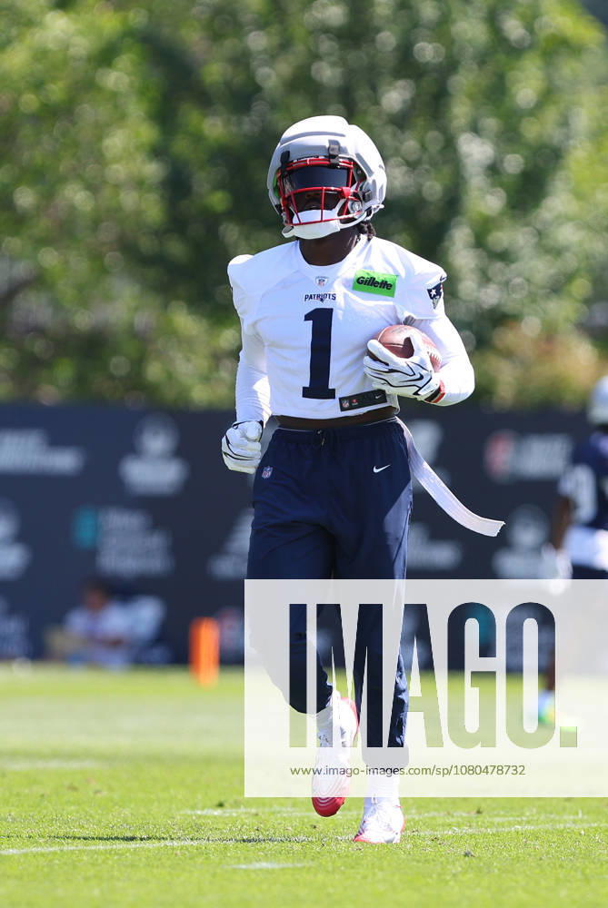 Foxborough, MA, USA; New England Patriots wide receiver A.J. Brown (1) participates in drills during Patriots training camp at Gillette Stadium. CSM NFL, American Football Herren, USA 2026: Patriots Training Camp JUL 26 - ZUMAc04_ 20260726_zma_c04_180