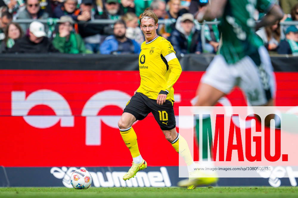 Soccer, 2025–2026, 1st Bundesliga, Matchday 34, SV Werder Bremen vs. Borussia Dortmund, Julian Brandt (Dortmund) with the ball. DFL regulations prohibit any use of photographs as image sequences and or quasi-video.