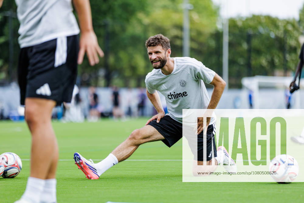 CHARLOTTE, NORTH CAROLINA - JULY 27, 2026: Thomas Müller of the MLS, Fussball Herren, USA All-Stars stretching during the 2026 MLS All-Star training at the Atrium Health Performance Park in Charlotte, North Carolina. (Photo by Dennis Rojas Di Sports Photo Agency) Charlotte Atrium Health Performance Park North Carolina