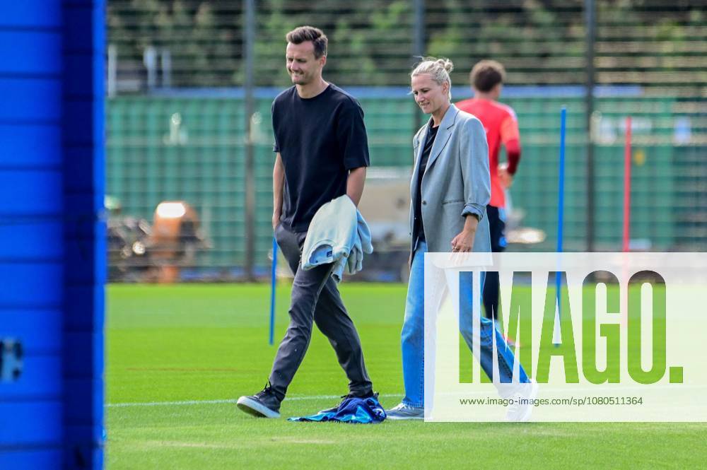 Claus Costa, Director of Professional Soccer; Kathleen Krüger, HSV Executive Board Member for Sports; Germany, Hamburg; Volkspark Soccer Training Facility; Soccer; Bundesliga 1; HSV Training