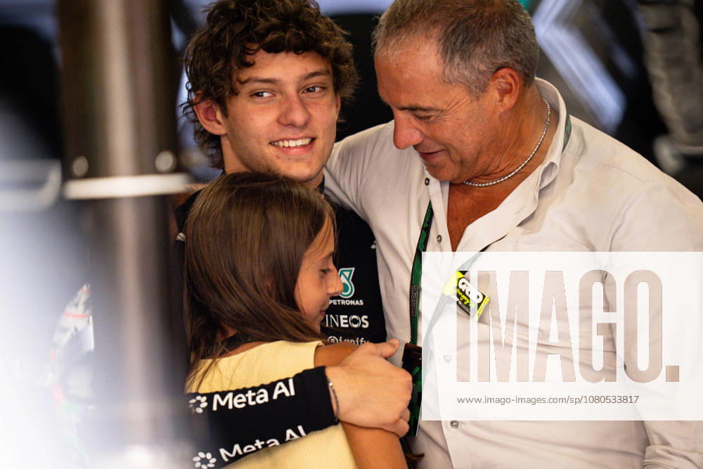 Andrea Kimi Antonelli (ITA) (Mercedes-AMG Petronas F1 Team) and his dad Marco Antonelli in the garage before the race of the Formula 1 Aws Hungarian Grand Prix 2026 at the Hungaroring Budapest Hungary - ZUMAs197 20260726_aaa_s197_593