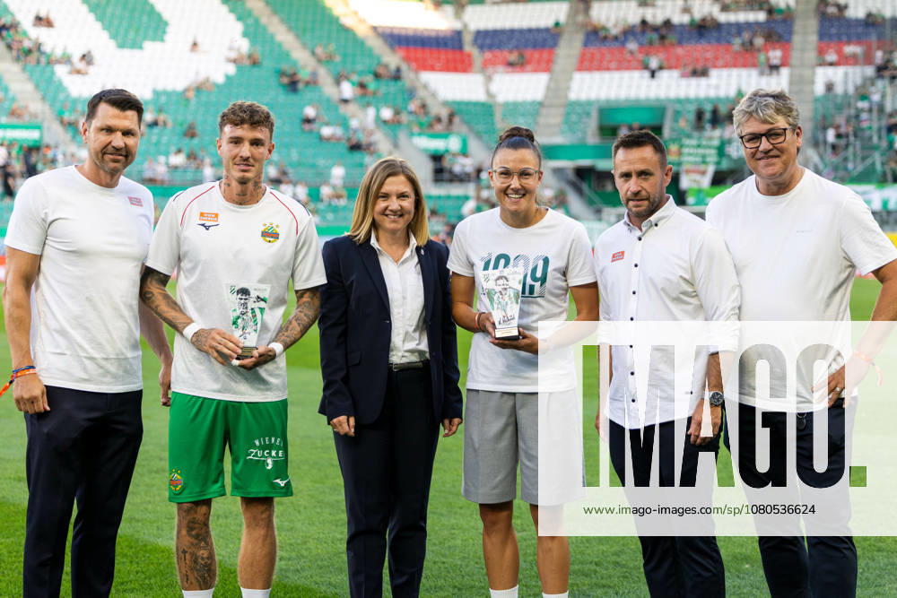 SOCCER - UEFA ECL, Rapid vs Coloma VIENNA,AUSTRIA,29.JUL.26 - SOCCER - UEFA Conference League, qualification, SK Rapid Wien vs FC Santa Coloma. Image shows sporting director Markus Katzer, Bendeguz Bolla, manager Daniela Bauer, Lisa Rammel, manager Steffen Hofmann and Peter Klinglmueller (Rapid). GEPAxpictures xPhilippxBrem