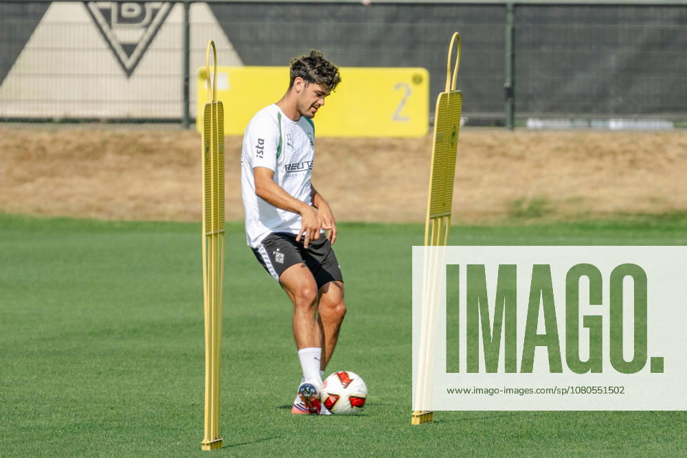 Giovanni Reyna, Borussia Mönchengladbach, age 13, during passing drills. Public training session for Borussia Mönchengladbach at the training facility at ista Borussia Park, Bundesliga 1, soccer, 2026–2027 season, July 30, 2026, Borussia Mönchengladbach public training session, Bundesliga 1, 2026–2027 season, July 30, 2026, Mönchengladbach