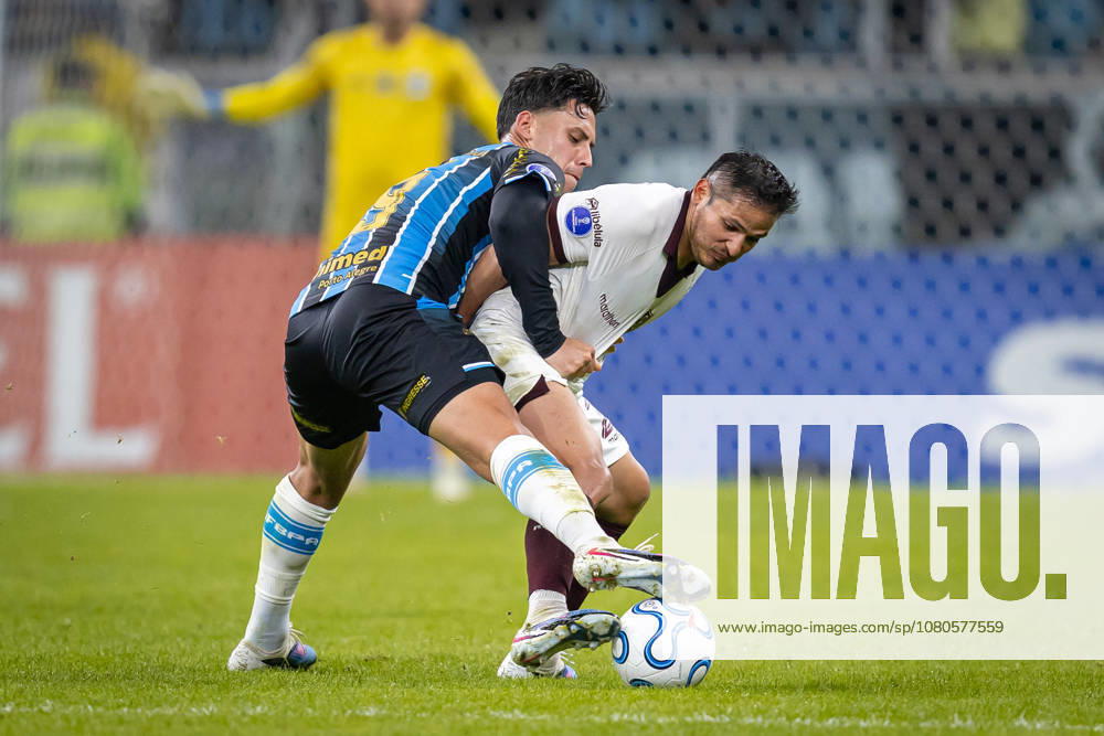 30th July 2026; Arena do Gremio Stadium, Porto Alegre, Brazil; Copa Sudamericana Football, Gremio versus Bolivar; Eric Noriega of Gremio battles for possession with Leonel Justiniano of Bolivar RichardxDucker DiaEsportivo