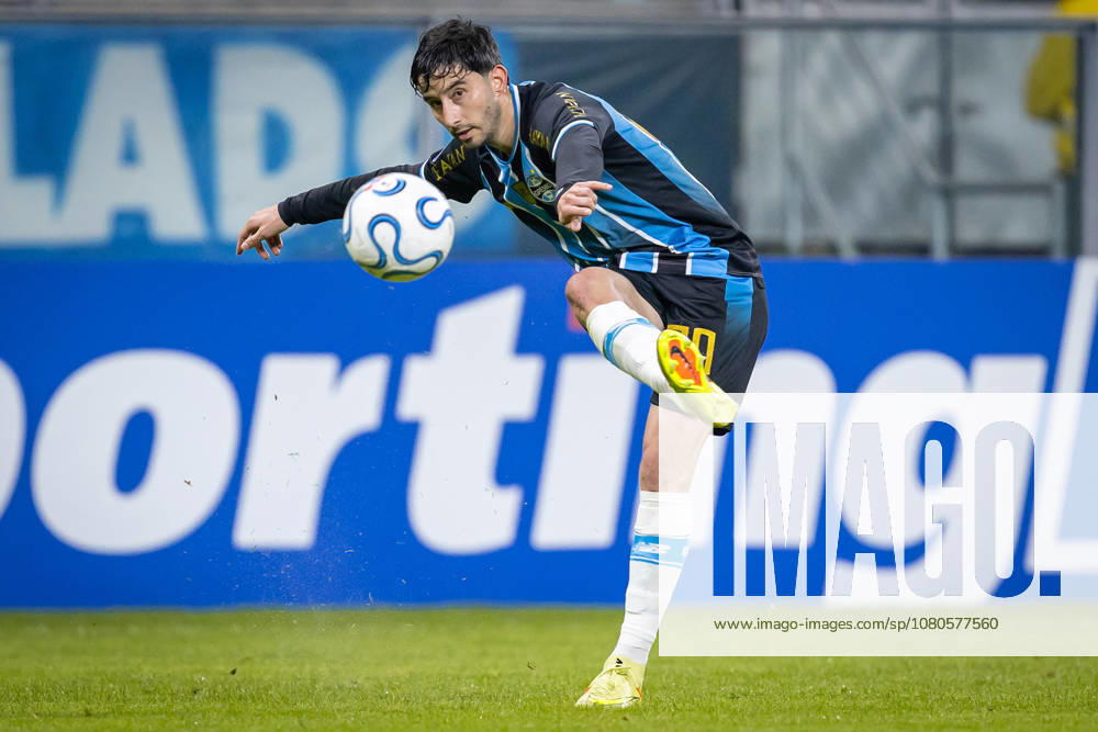 30th July 2026; Arena do Gremio Stadium, Porto Alegre, Brazil; Copa Sudamericana Football, Gremio versus Bolivar; Mathias Villasanti of Gremio passes the ball RichardxDucker DiaEsportivo