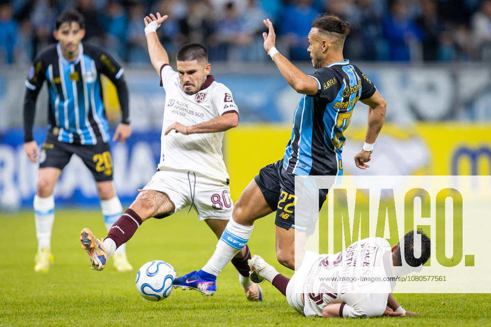 30th July 2026; Arena do Gremio Stadium, Porto Alegre, Brazil; Copa Sudamericana Football, Gremio versus Bolivar; Martin Braithwaite of Gremio battles for possession with Leonel Justiniano and Carlos Melgar of Bolivar RichardxDucker DiaEsportivo