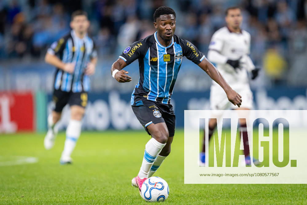 30th July 2026; Arena do Gremio Stadium, Porto Alegre, Brazil; Copa Sudamericana Football, Gremio versus Bolivar; Francis Amuzu of Gremio runs with the ball RichardxDucker DiaEsportivo
